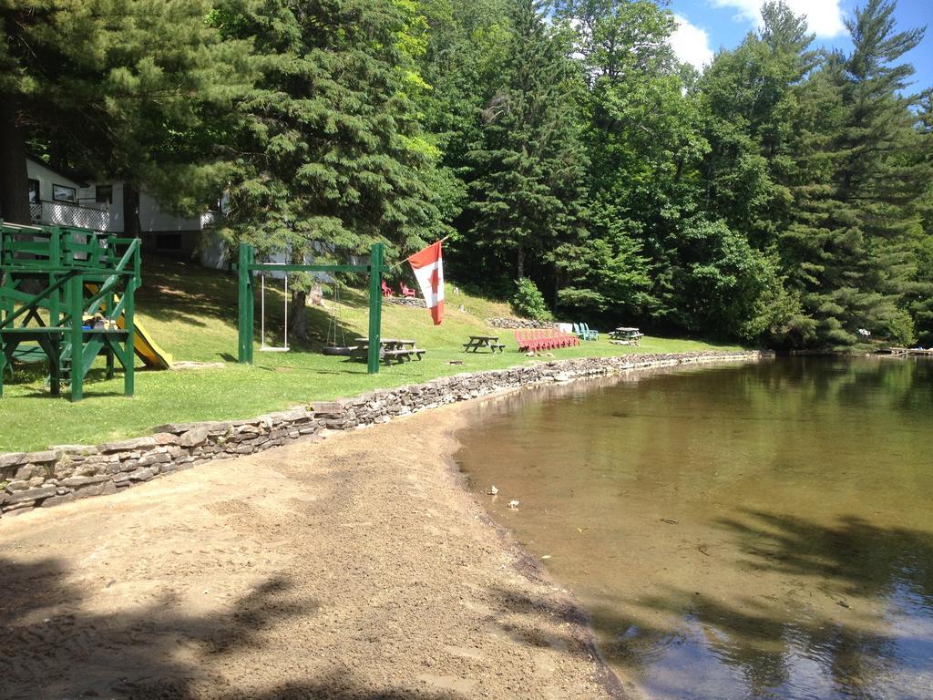 Little Hawk Resort & Marina Algonquin Highlands Экстерьер фото