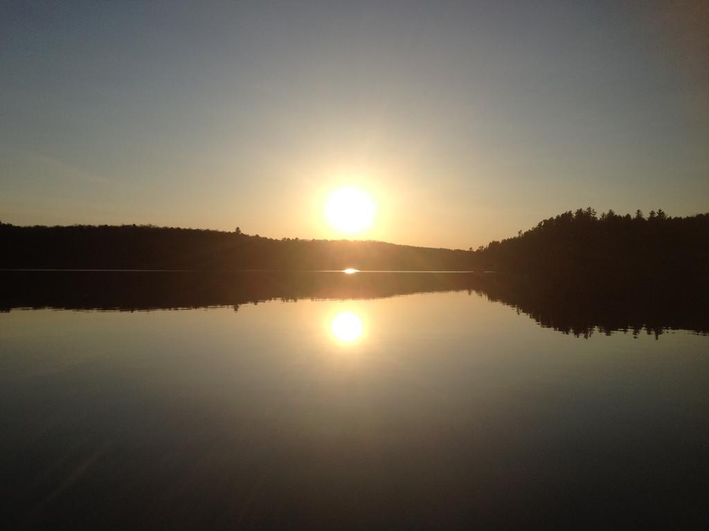 Little Hawk Resort & Marina Algonquin Highlands Экстерьер фото
