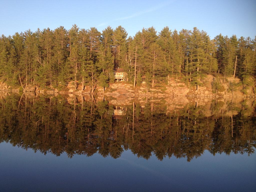 Little Hawk Resort & Marina Algonquin Highlands Экстерьер фото