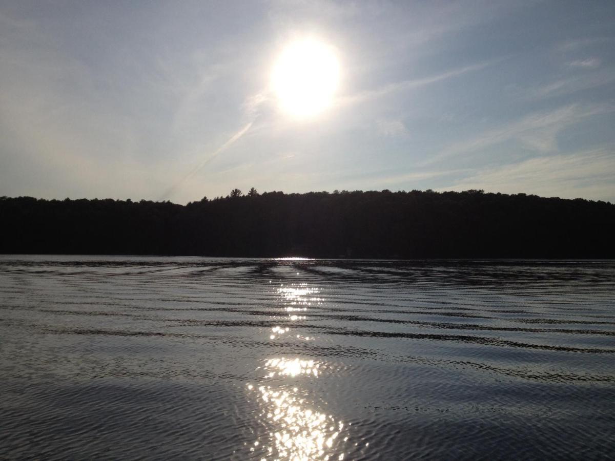 Little Hawk Resort & Marina Algonquin Highlands Экстерьер фото