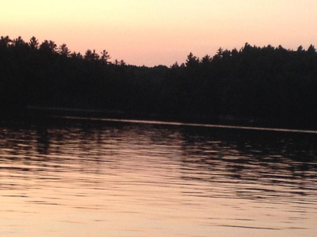 Little Hawk Resort & Marina Algonquin Highlands Экстерьер фото